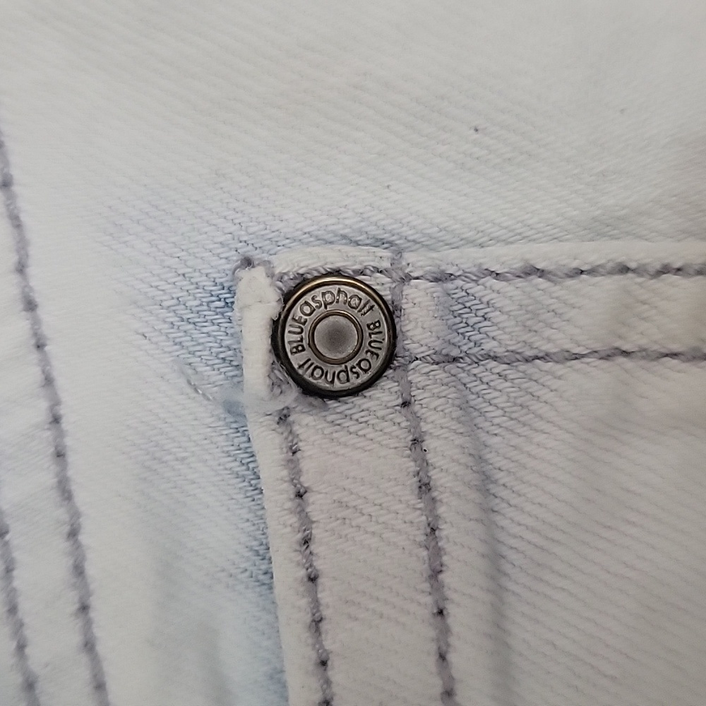 Shorts - Picture 4 of 4